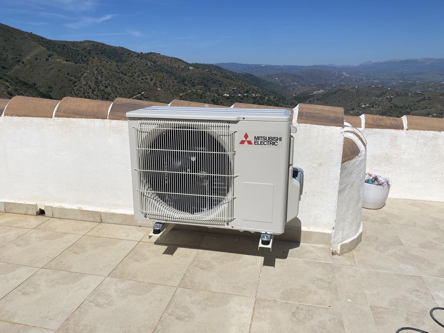 Air conditioner installation on a roof Arenas, Velez-Malaga