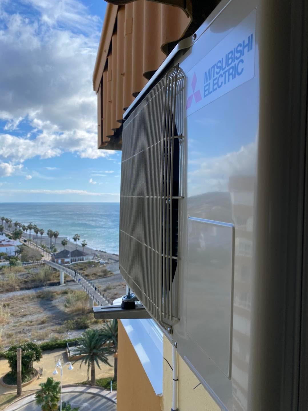 An air conditioning installation on the 10th floor of an Algarrobo apartment