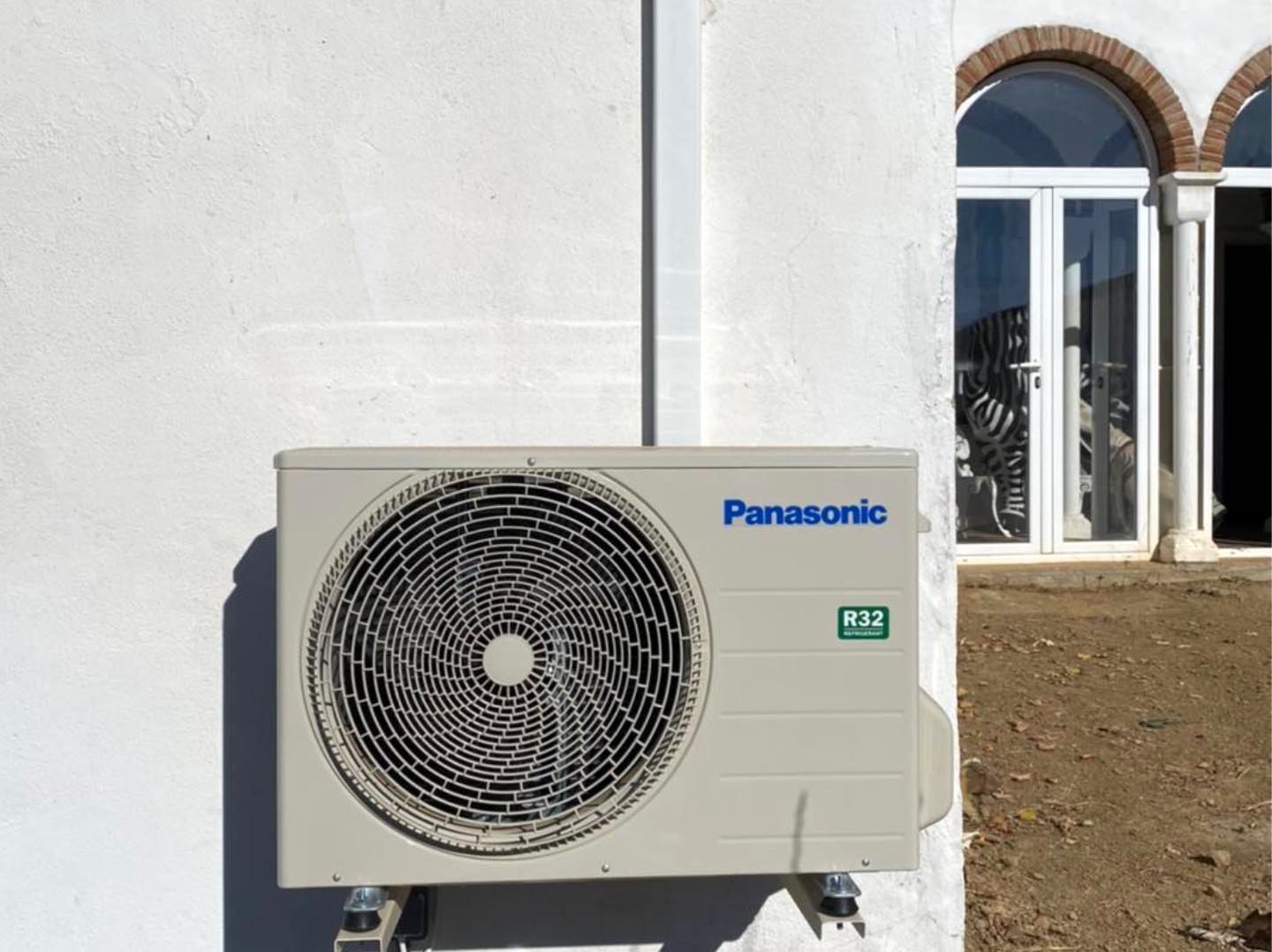 Installed air conditioning unit for a house in Riogordo, Malaga